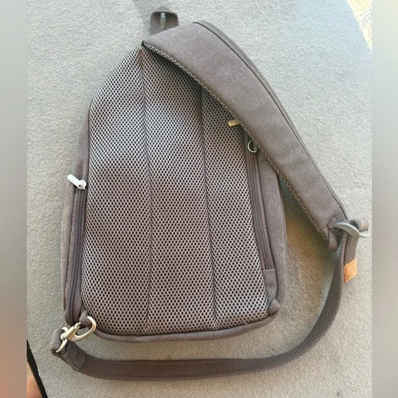 NEW Travelon Gray Canvas Sling Bag - Picture 4 of 5